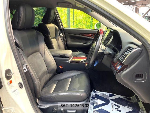 Toyota CROWN MAJESTA 2016-06 8098637-7