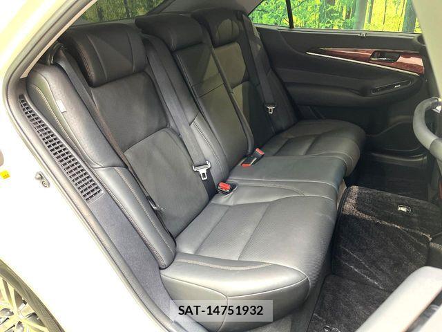 Toyota CROWN MAJESTA 2016-06 8098637-8