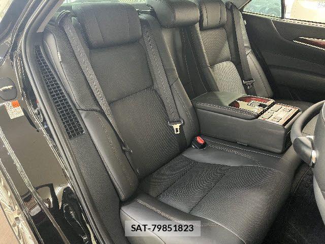 Toyota CROWN MAJESTA 2015-07 8098635-9