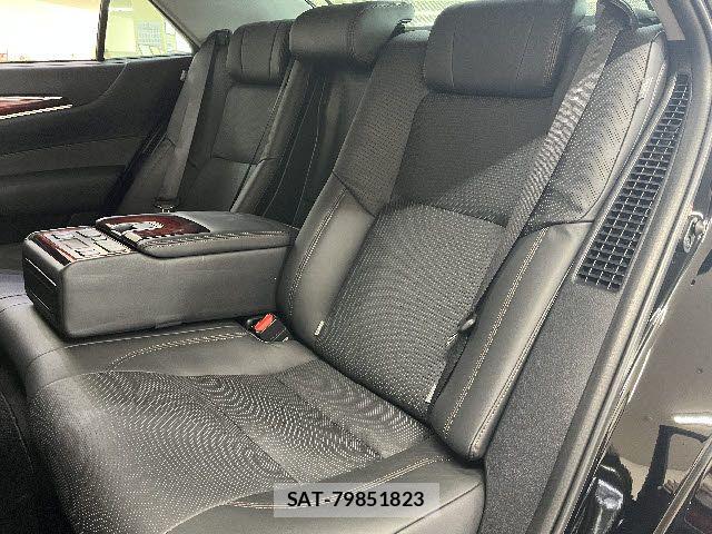 Toyota CROWN MAJESTA 2015-07 8098635-12