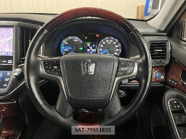 Toyota CROWN MAJESTA 2015-07 8098635-13