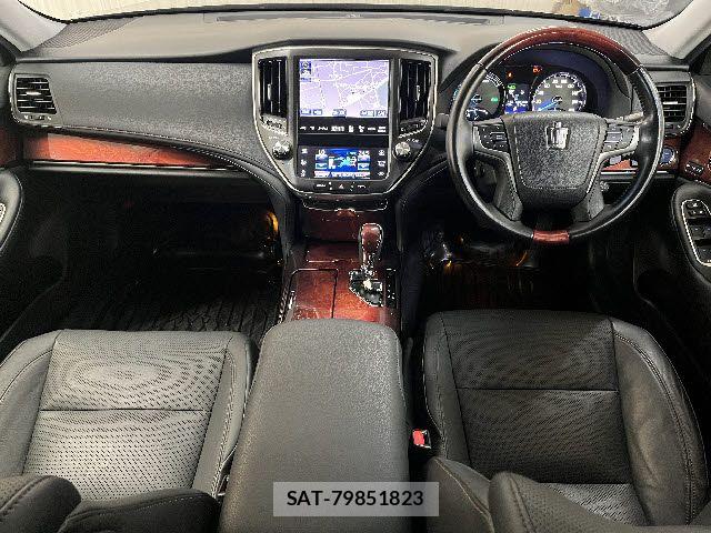 Toyota CROWN MAJESTA 2015-07 8098635-1