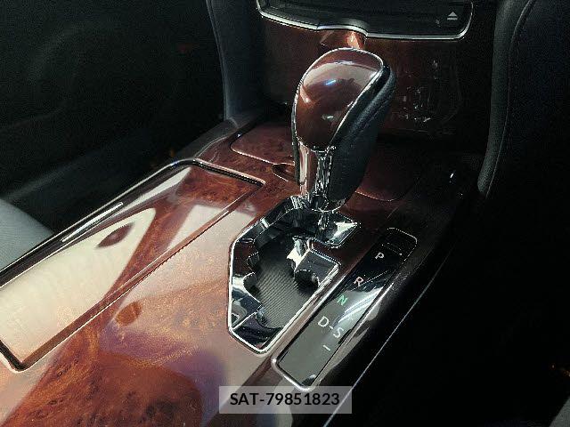 Toyota CROWN MAJESTA 2015-07 8098635-19