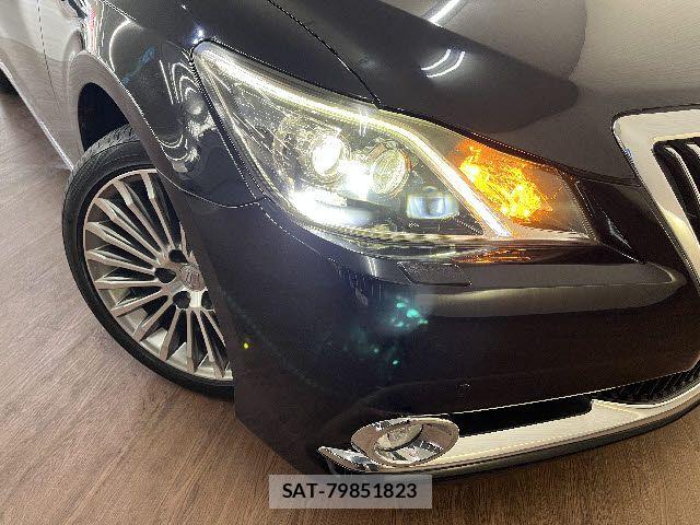 Toyota CROWN MAJESTA 2015-07 8098635-24