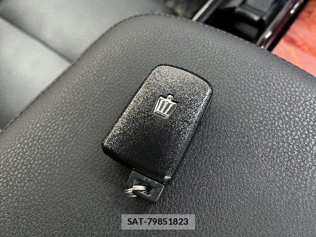 Toyota CROWN MAJESTA 2015-07 8098635-25