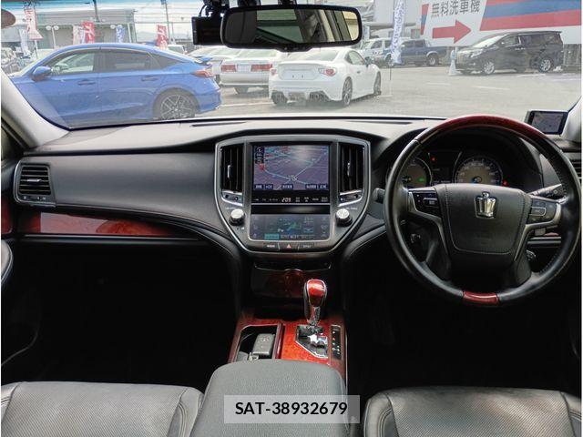Toyota CROWN MAJESTA 2013-12 8098639-9