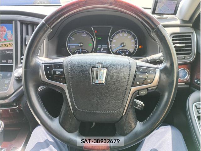 Toyota CROWN MAJESTA 2013-12 8098639-10