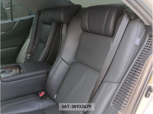 Toyota CROWN MAJESTA 2013-12 8098639-16