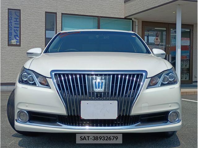 Toyota CROWN MAJESTA 2013-12 8098639-1