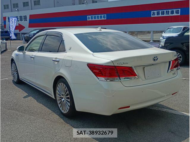 Toyota CROWN MAJESTA 2013-12 8098639-4