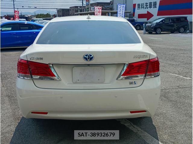 Toyota CROWN MAJESTA 2013-12 8098639-5