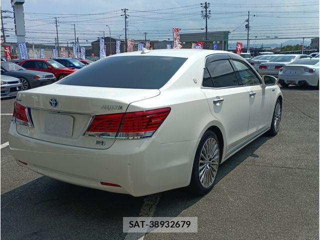 Toyota CROWN MAJESTA 2013-12 8098639-6