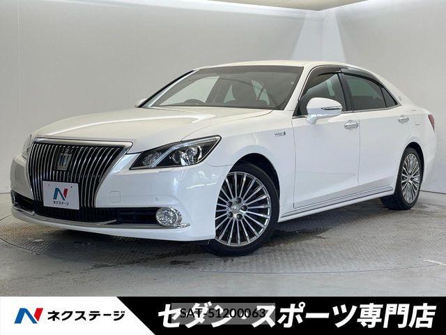 Toyota CROWN MAJESTA 2014-12 8129490-0