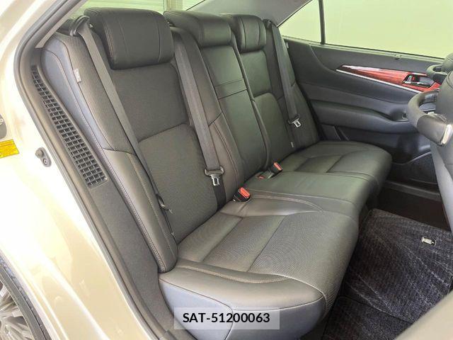 Toyota CROWN MAJESTA 2014-12 8129490-13