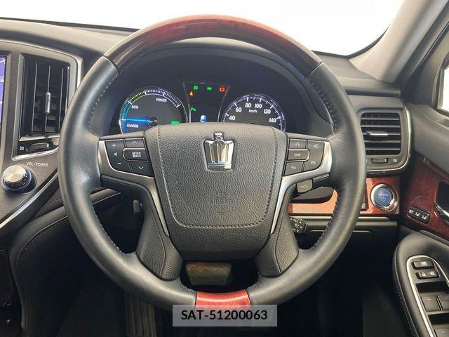 Toyota CROWN MAJESTA 2014-12 8129490-15