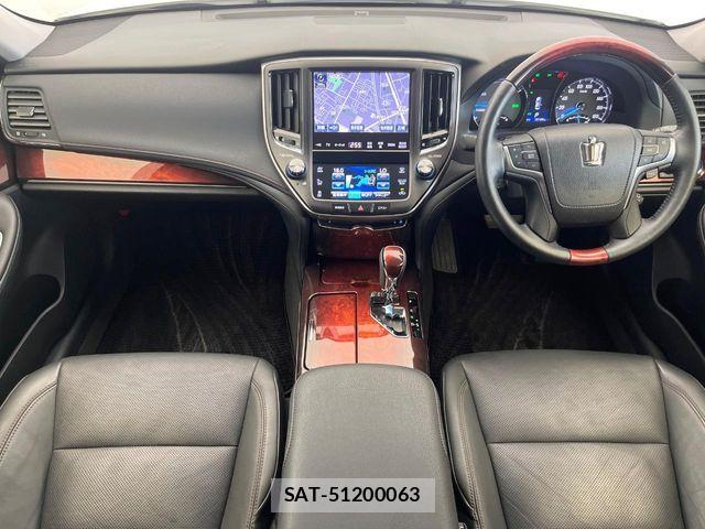 Toyota CROWN MAJESTA 2014-12 8129490-1