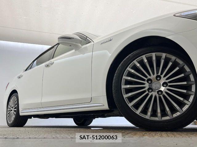 Toyota CROWN MAJESTA 2014-12 8129490-2
