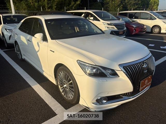 Toyota CROWN MAJESTA 2014-01 8129497-0
