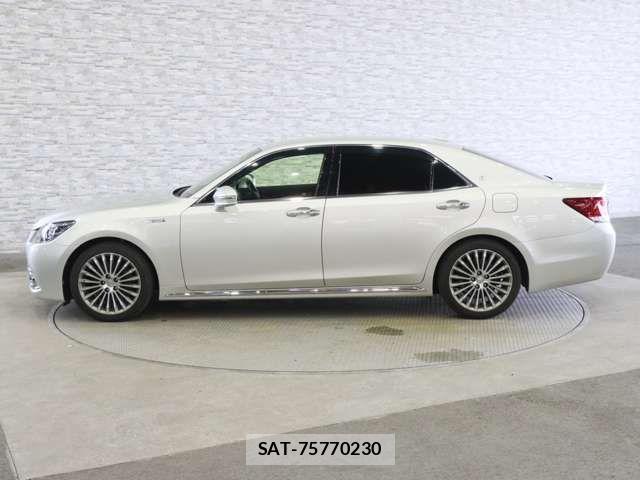 Toyota CROWN MAJESTA 2015-07 8145620-11