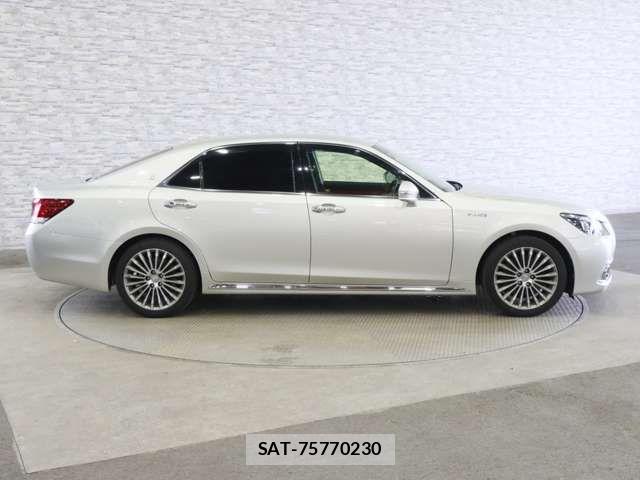 Toyota CROWN MAJESTA 2015-07 8145620-12
