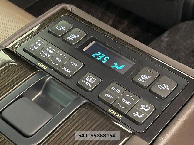 Toyota CROWN MAJESTA 2016-01 8207003-9