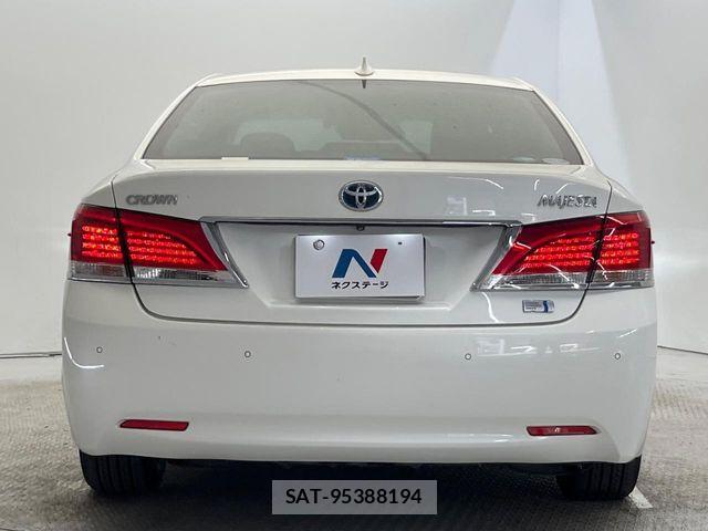 Toyota CROWN MAJESTA 2016-01 8207003-15