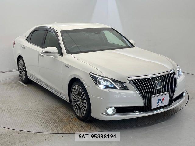 Toyota CROWN MAJESTA 2016-01 8207003-16