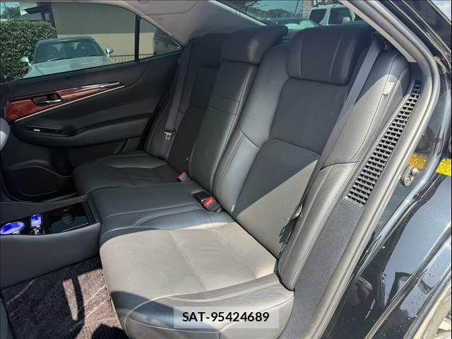 Toyota CROWN MAJESTA 2014-03 8207006-11