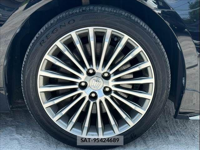 Toyota CROWN MAJESTA 2014-03 8207006-17