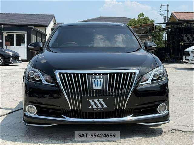 Toyota CROWN MAJESTA 2014-03 8207006-1