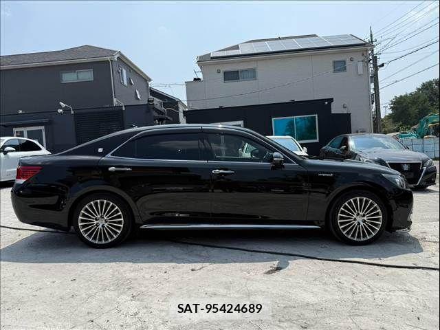 Toyota CROWN MAJESTA 2014-03 8207006-4