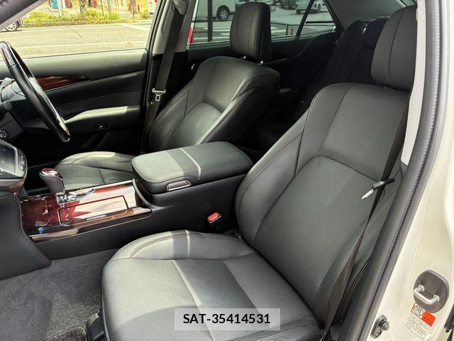 Toyota CROWN MAJESTA 2017-05 8244902-10
