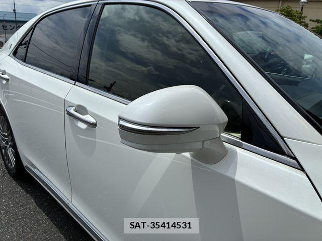 Toyota CROWN MAJESTA 2017-05 8244902-20