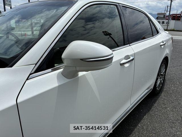 Toyota CROWN MAJESTA 2017-05 8244902-21