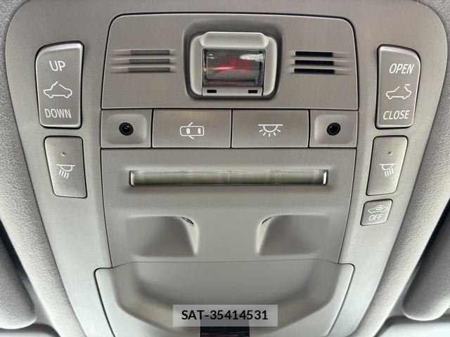 Toyota CROWN MAJESTA 2017-05 8244902-22