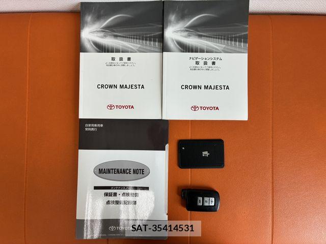 Toyota CROWN MAJESTA 2017-05 8244902-2