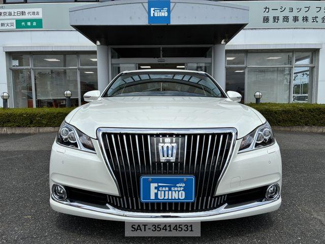 Toyota CROWN MAJESTA 2017-05 8244902-3