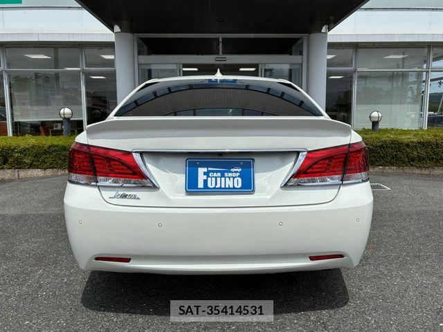Toyota CROWN MAJESTA 2017-05 8244902-4