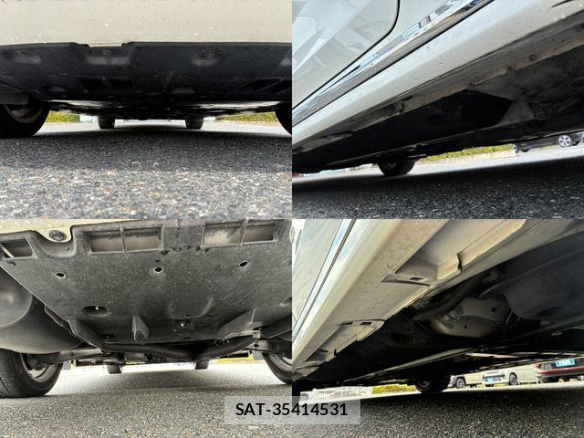 Toyota CROWN MAJESTA 2017-05 8244902-5