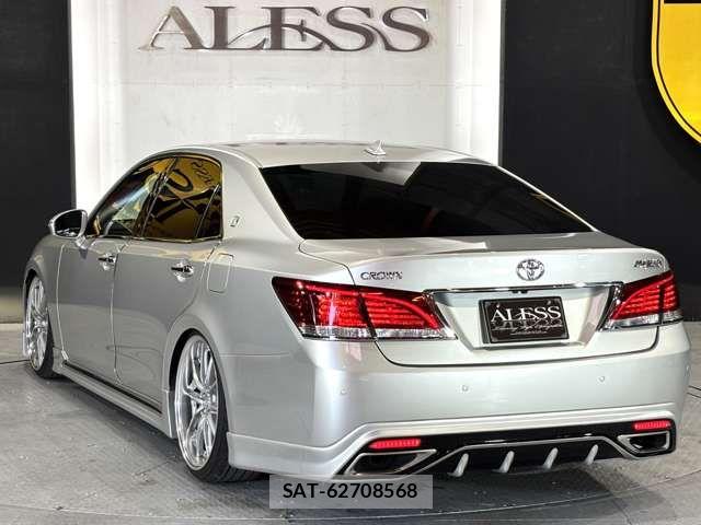 Toyota CROWN MAJESTA 2014-11 8244901-12