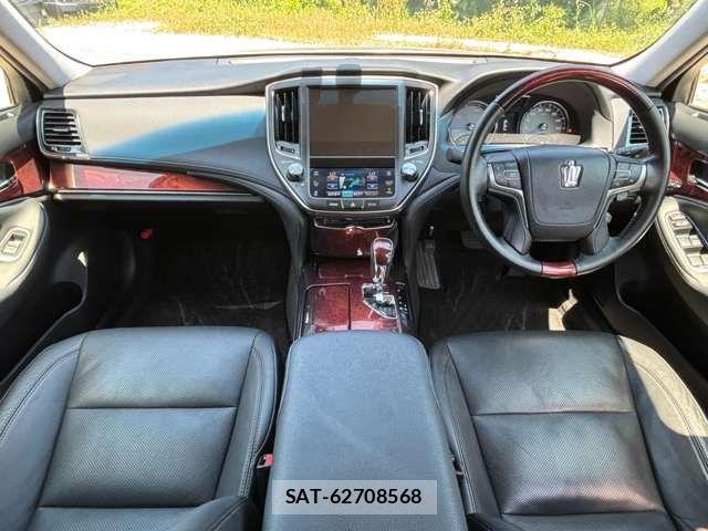 Toyota CROWN MAJESTA 2014-11 8244901-18