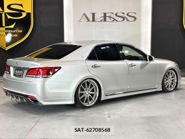 Toyota CROWN MAJESTA 2014-11 8244901-2