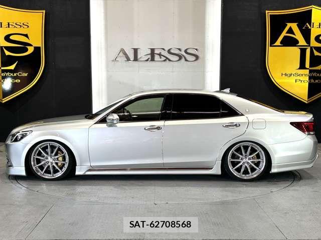 Toyota CROWN MAJESTA 2014-11 8244901-4