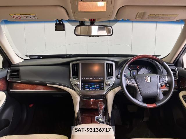 Toyota CROWN MAJESTA 2013-10 8335332-1