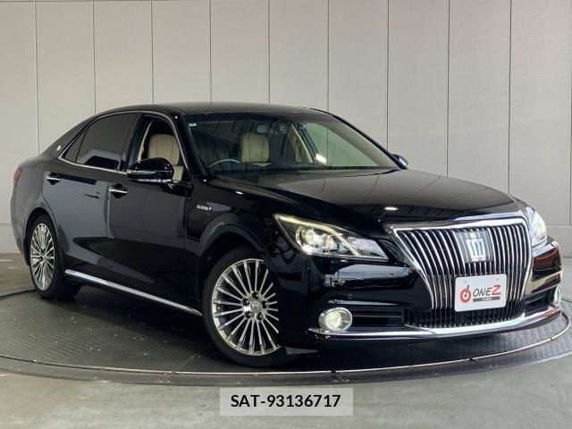 Toyota CROWN MAJESTA 2013-10 8335332-23