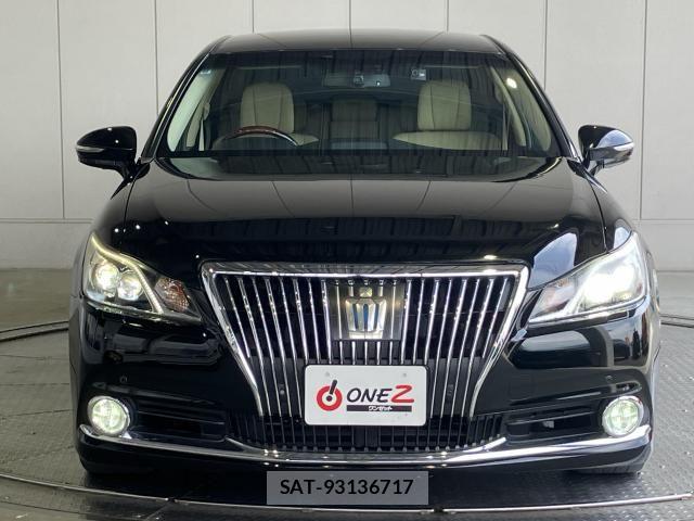 Toyota CROWN MAJESTA 2013-10 8335332-24