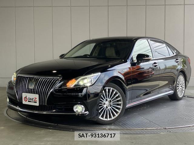 Toyota CROWN MAJESTA 2013-10 8335332-25