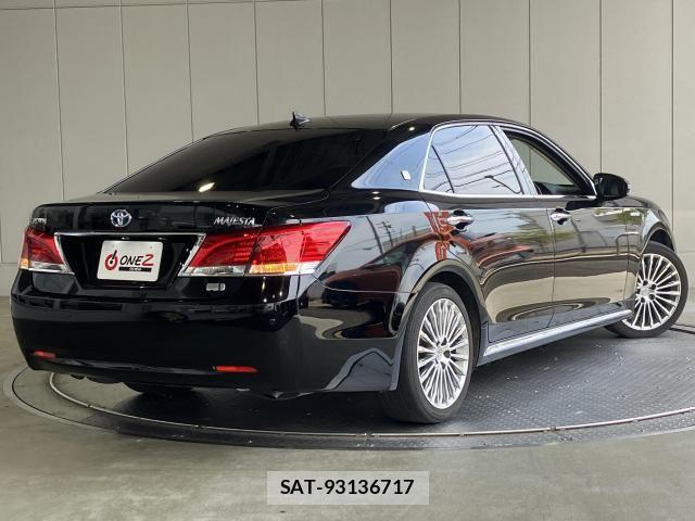 Toyota CROWN MAJESTA 2013-10 8335332-26