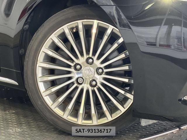 Toyota CROWN MAJESTA 2013-10 8335332-29