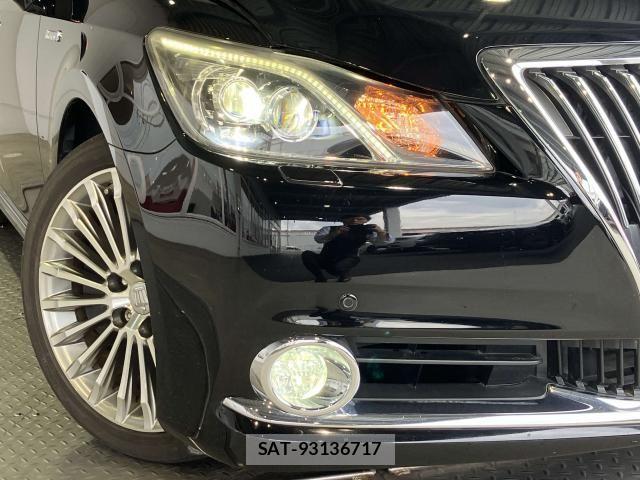 Toyota CROWN MAJESTA 2013-10 8335332-3